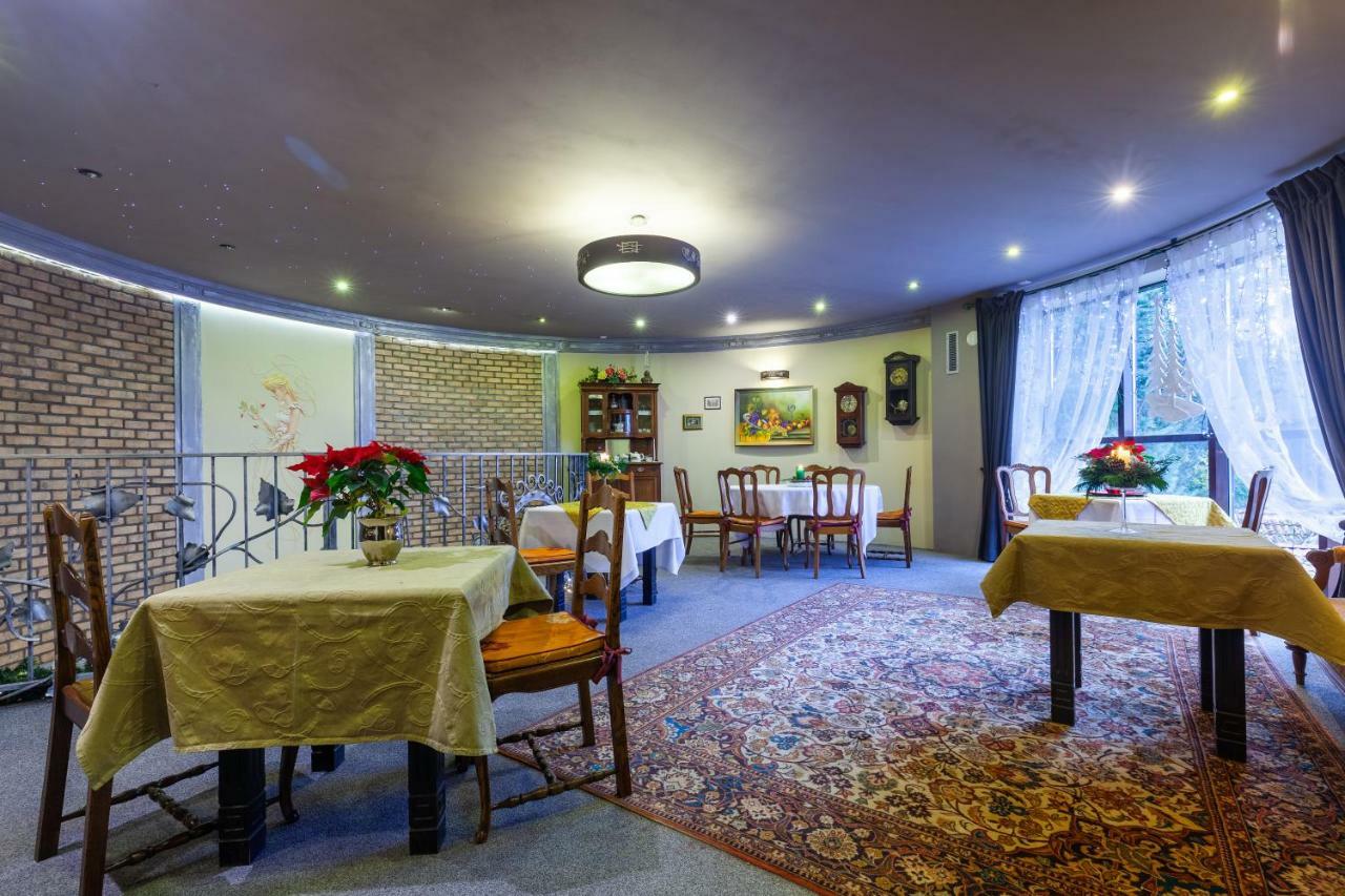 Hotel Poziomka à Kujan Extérieur photo