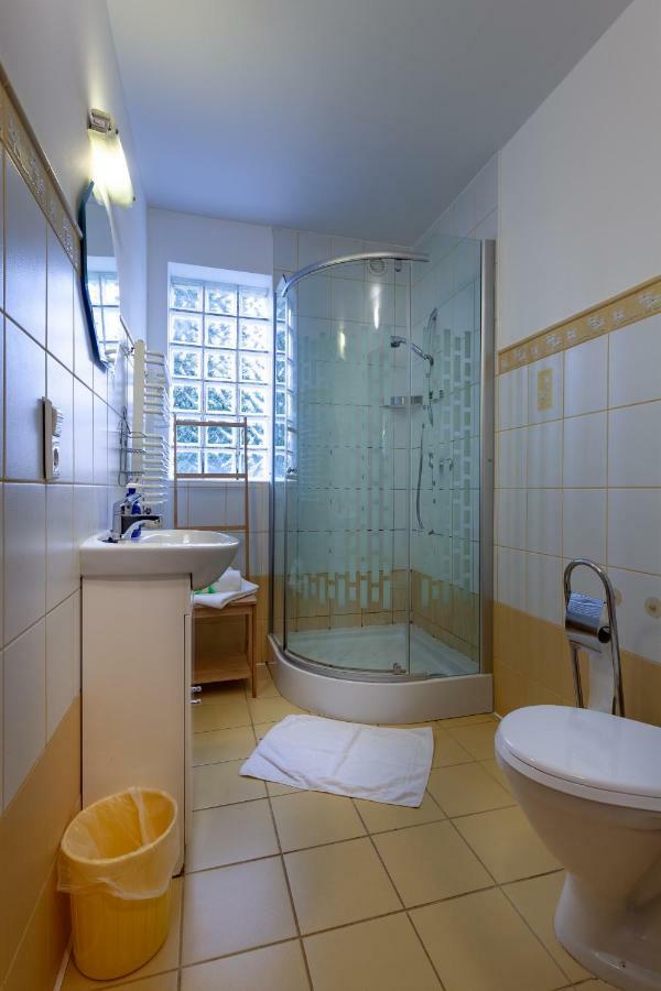 Hotel Poziomka à Kujan Extérieur photo